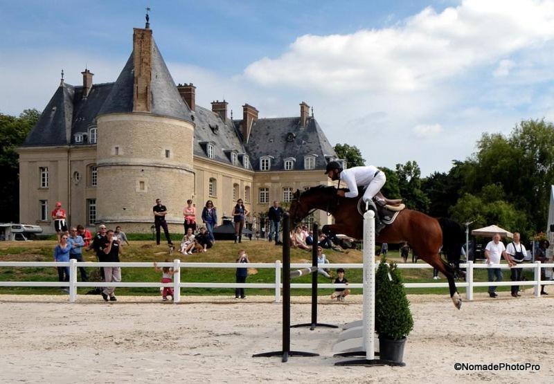 Chateau De Berticheres โชมงต์-อ็อง-เวกแซ็ง ภายนอก รูปภาพ